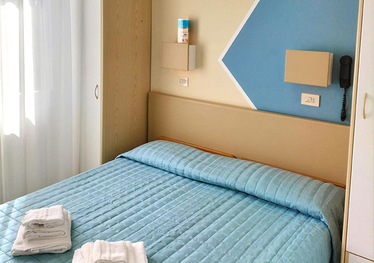 Hotel Ca Vanni リミニ エクステリア 写真