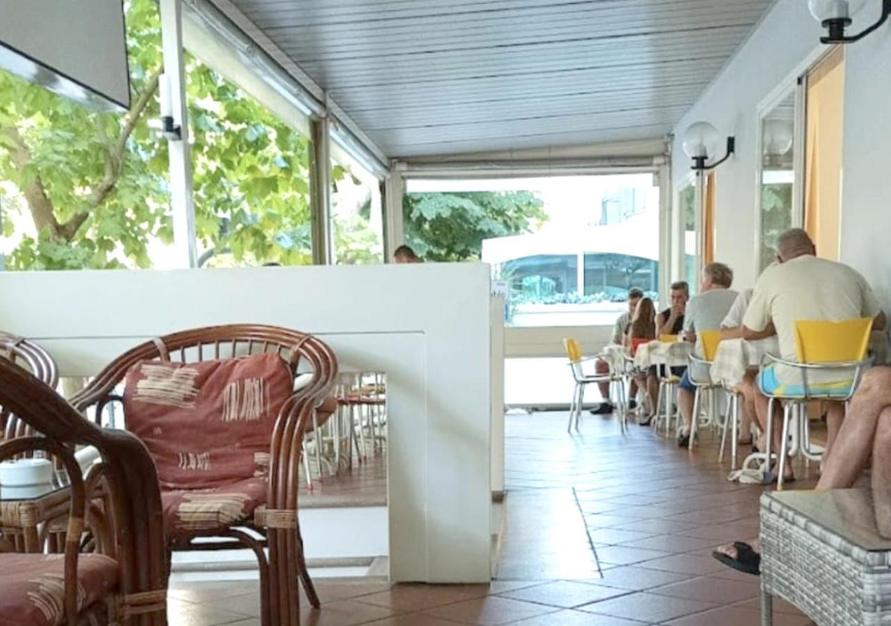 Hotel Ca Vanni リミニ エクステリア 写真