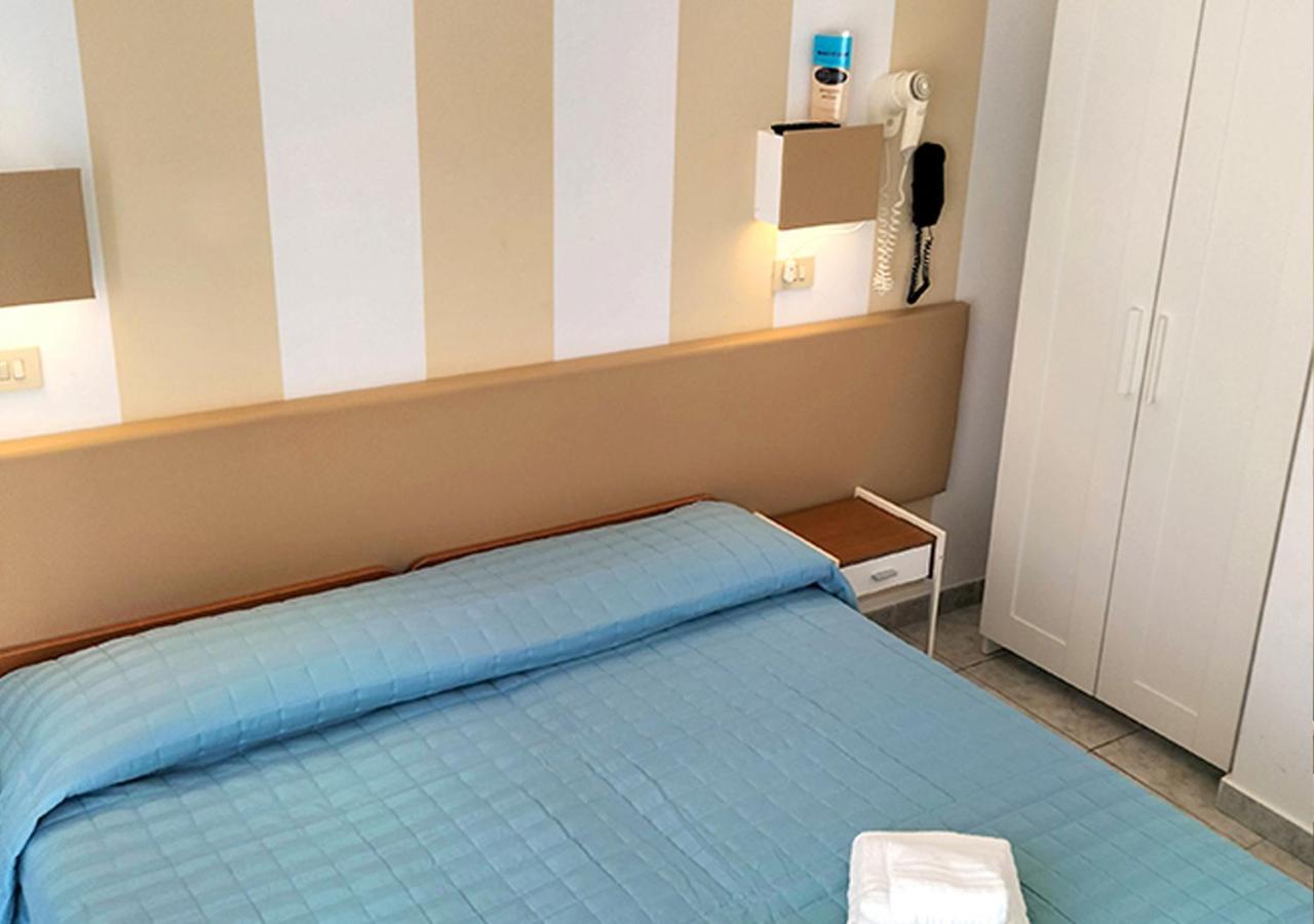 Hotel Ca Vanni リミニ エクステリア 写真