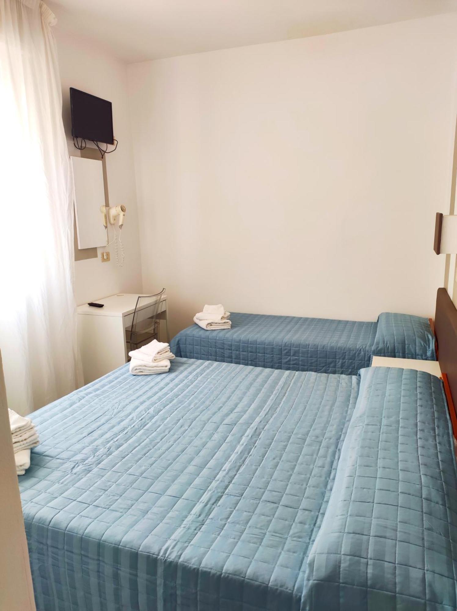 Hotel Ca Vanni リミニ 部屋 写真