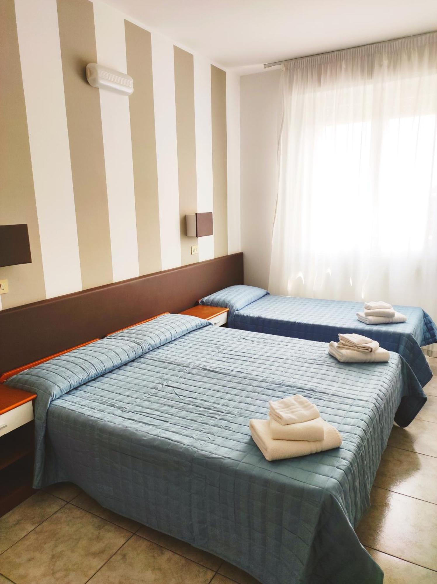 Hotel Ca Vanni リミニ 部屋 写真